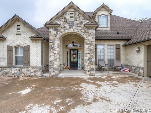 3rd image of 14612 Courtney Ln