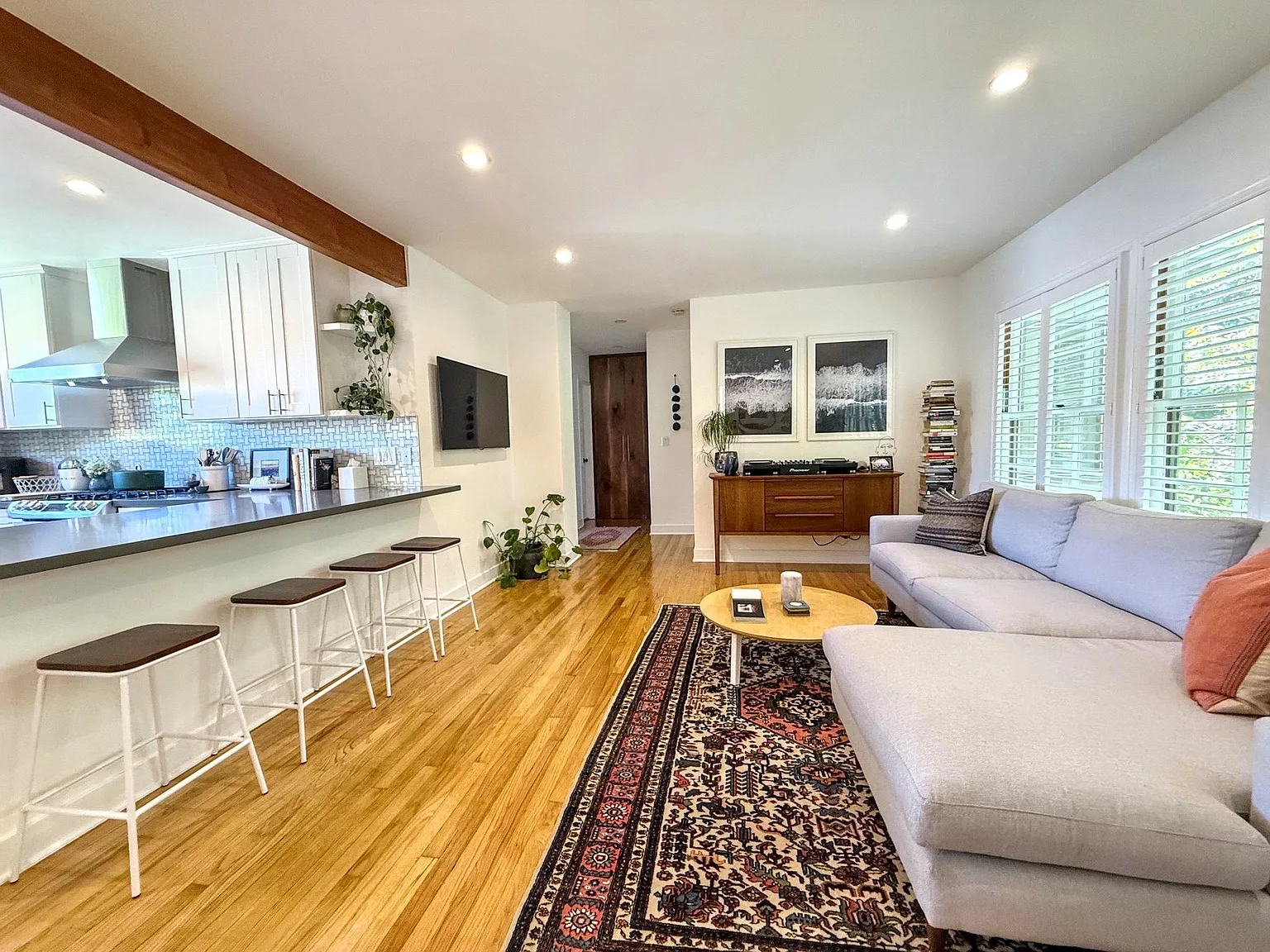 2 bed, 879 sqft, $4,350 — Photo 4