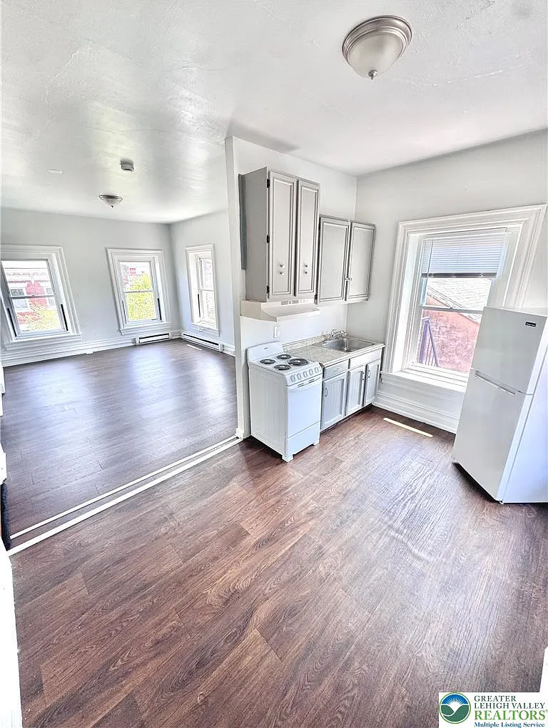 1 bed, 600 sqft, $995 — Photo 2
