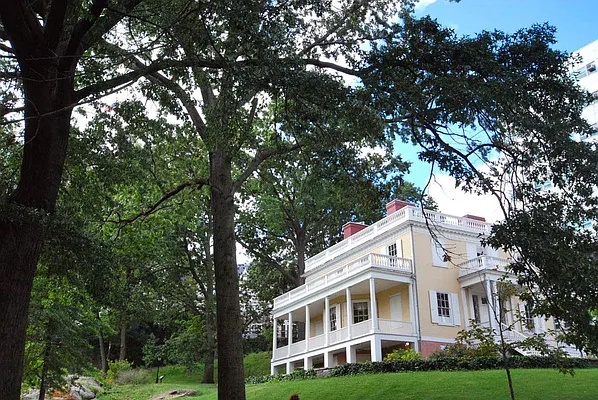 Rented by Bohemia Realty Group | media 21