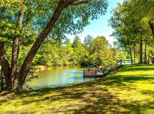33 Lakeside Villas Ct, Brevard, NC 28712
