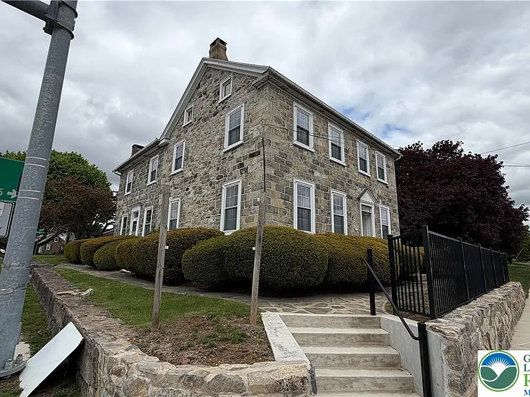 797 Main St — Photo 8
