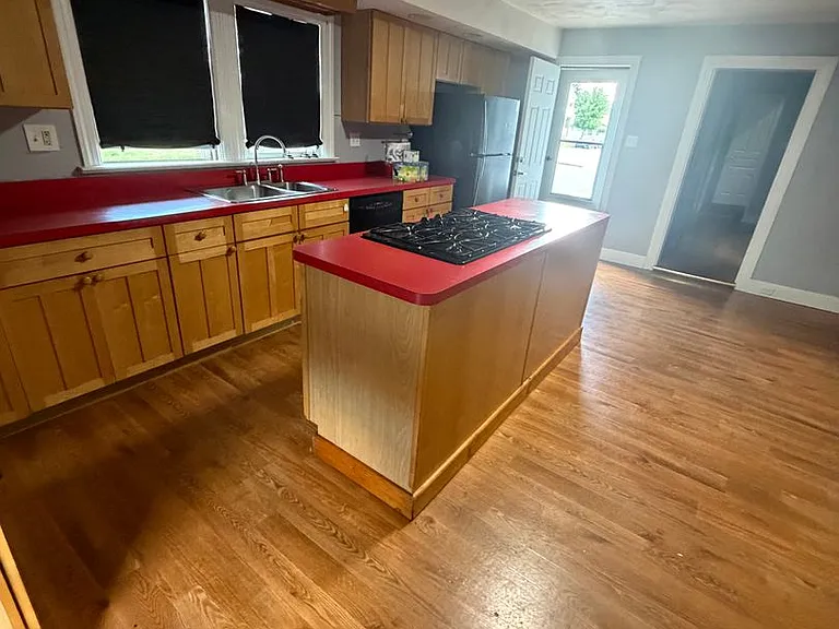 835 E Prospect St — Photo 2