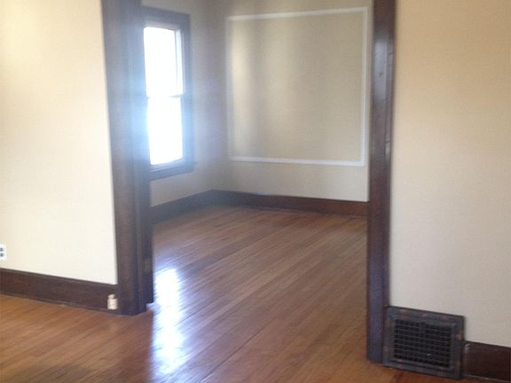 4th image of 1046 Maryland St