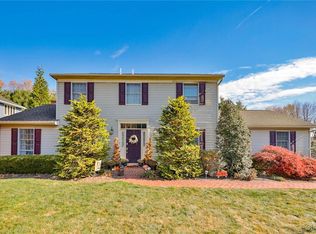 30 Stonecroft Dr, Easton, PA 18045