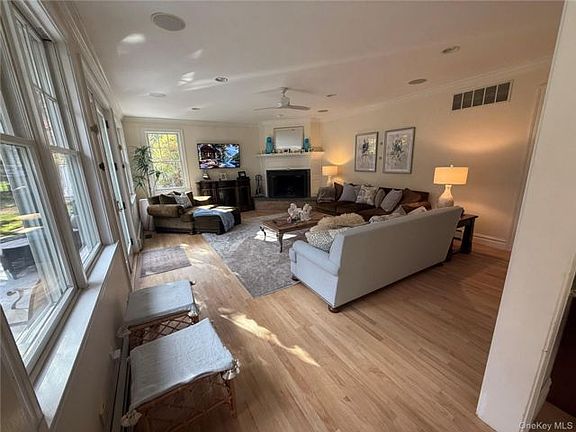 5th image of 2465 Fairway Dr