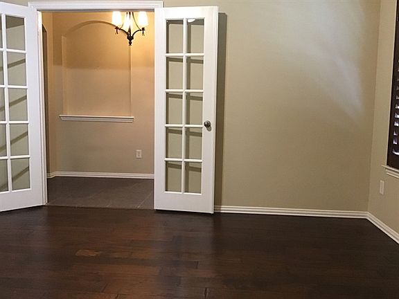 3rd image of 2065 Heather Glen Dr