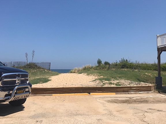 3rd image of 938 W Ocean View Ave APT 6