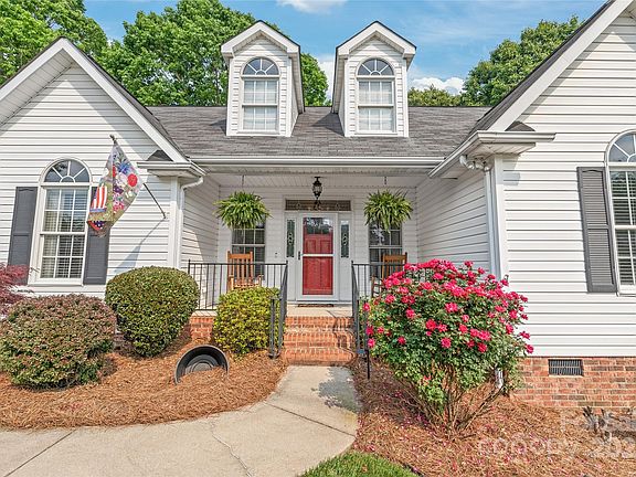 2nd image of 1542 Crowders Woods Dr