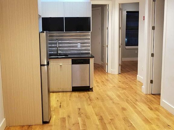 5th image of 448 Sterling St #2F