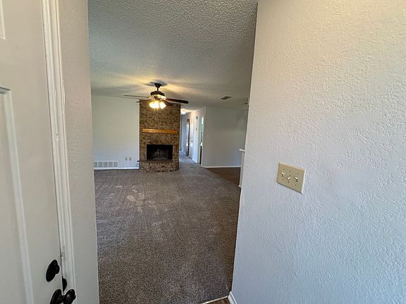 2nd image of 2425 Ventura Dr APT A
