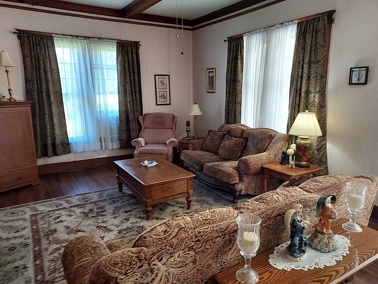 Listing photo 3