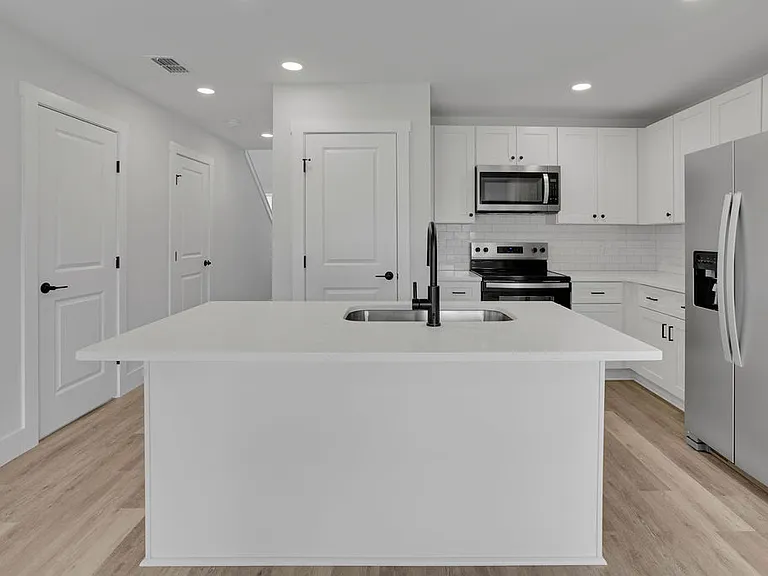 521 S Brady Ave — Photo 25