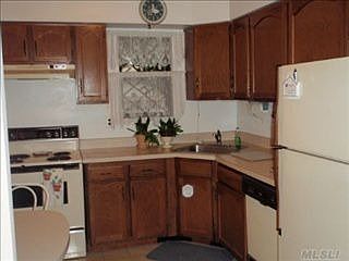 2nd image of 46 Cambridge Dr W