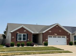 5 Stonefield Ln, Charleston, IL 61920