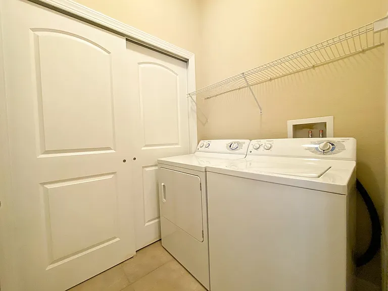 230 SW 2nd Ave #102 — Photo 15