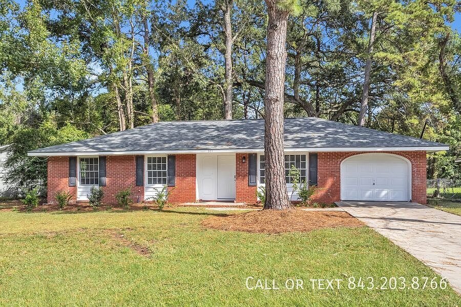 1st image of 301 Sprucewood Dr