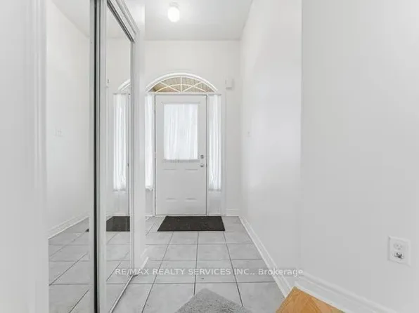 4 Rocky Point Cres, Brampton, ON L6V 4S8
