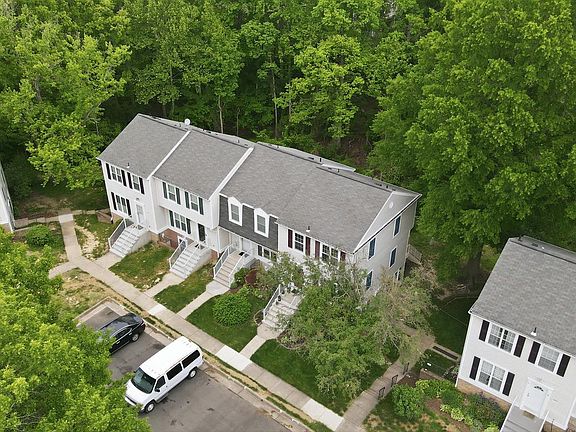 2nd image of 2866 Burgundy Pl