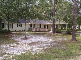90 Lakeview Dr, Pembroke, GA 31321