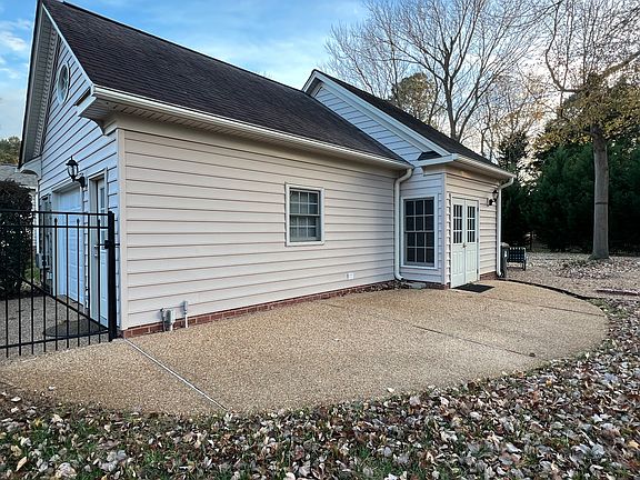 3rd image of 204 Darden Dr