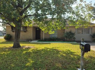 304 Avondale Ln, Friendswood, TX 77546