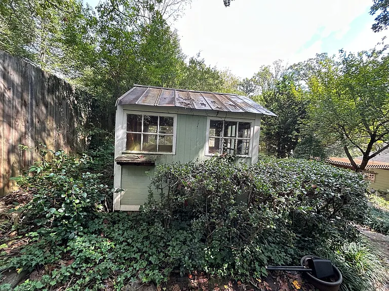 2461 Lyndhurst Ave — Photo 59