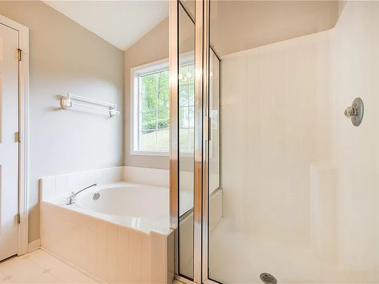 227 Westwind Dr — Photo 9