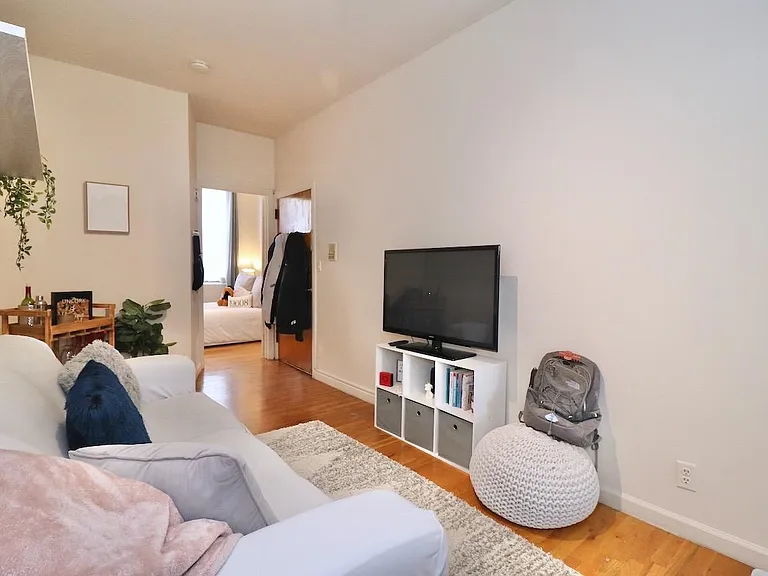 510 Adams St #2R — Photo 3