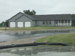 712 W Wisconsin Ave, Greensburg, KS 67054