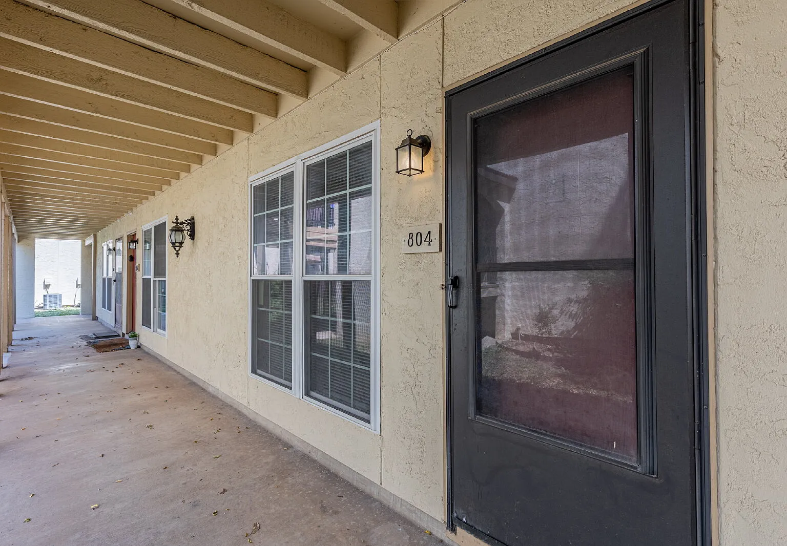 1 bed, 1.0 bath, 599 sqft, $850 — Photo 2