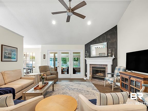 3rd image of 20835 Lowry Dr