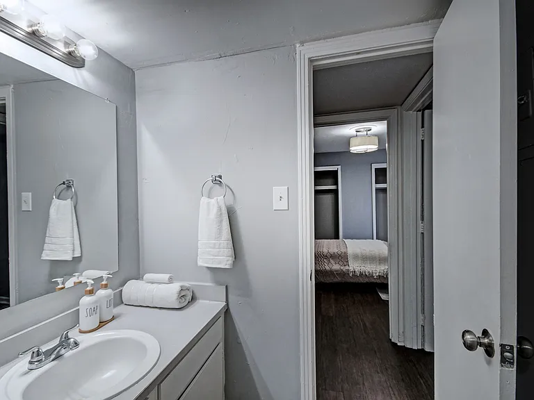 225 W McDowell Rd — Photo 15