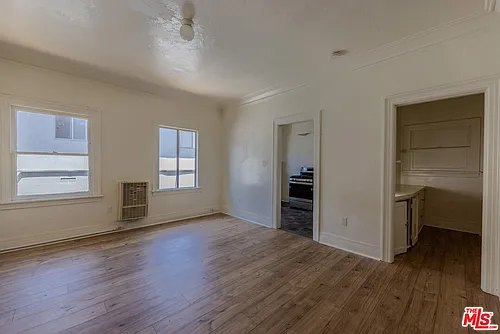 946 S Burlington Ave #212 Photo 1