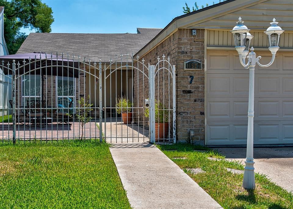 1st image of 11527 Bellerive Dr