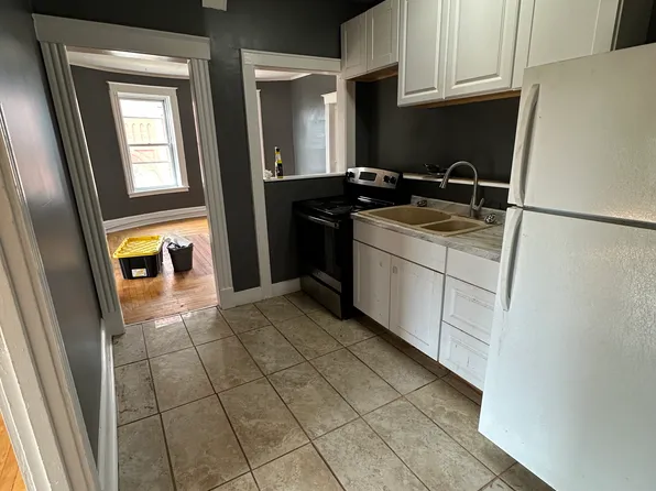 218 West St APT C2, Bristol, CT 06010
