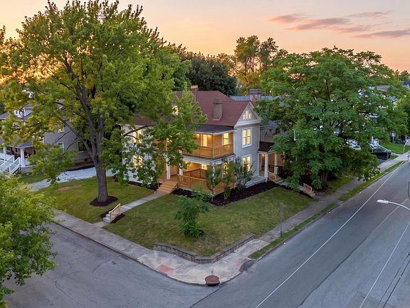 3rd image of 1052 Forest St