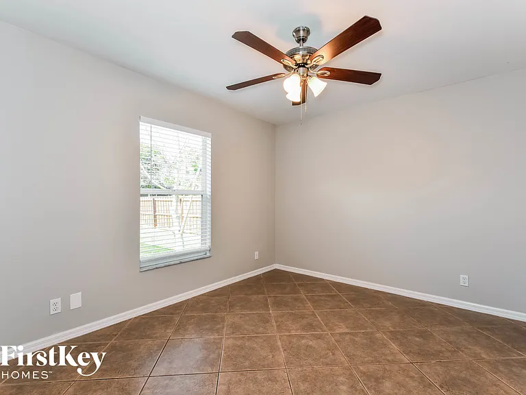 3736 SW Santa Barbara Pl — Photo 10