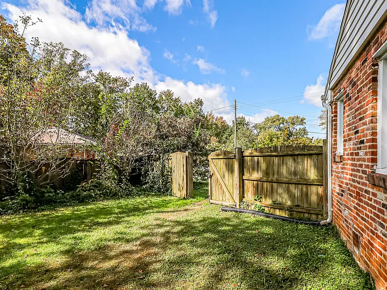 8113 Carlyle Pl — Photo 43