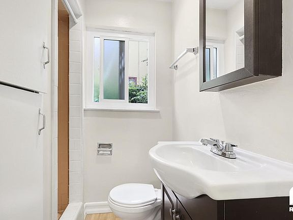 4th image of 420 S 3rd St #4
