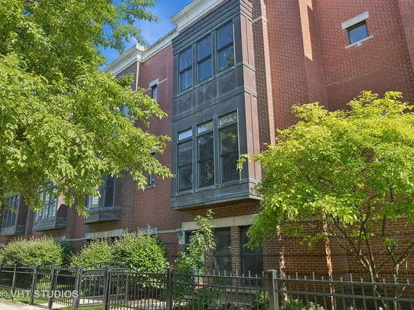 843 W College Pkwy, Chicago, IL 60608
