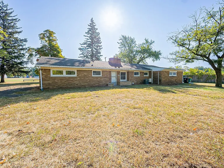 20862 Kenwood St — Photo 31