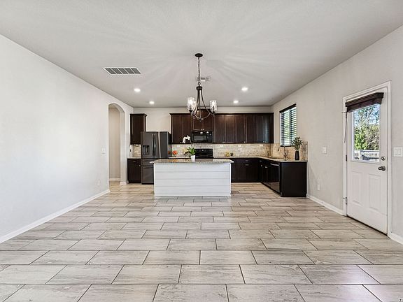 5th image of 533 Sand Trail St