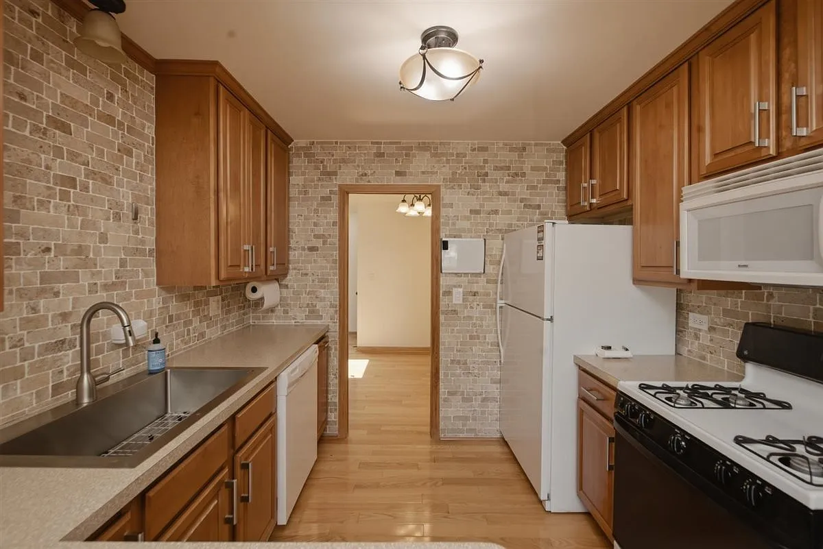 2 bed, 2.0 bath, 1200 sqft, $2,400 — Photo 4
