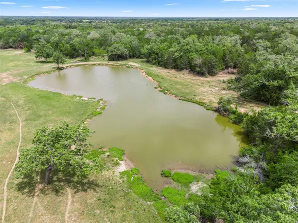 95 High Way, Flatonia, TX 78941