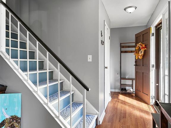 4th image of 50 Harding Ct