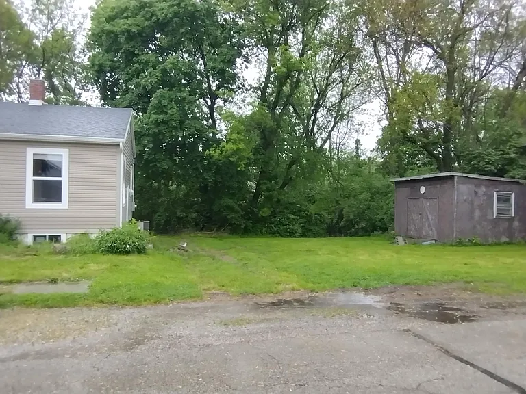 206 Central St — Photo 2