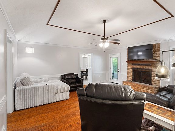 3rd image of 3027 Yates St