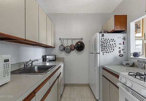 4th image of 44 Butler St Floor 2