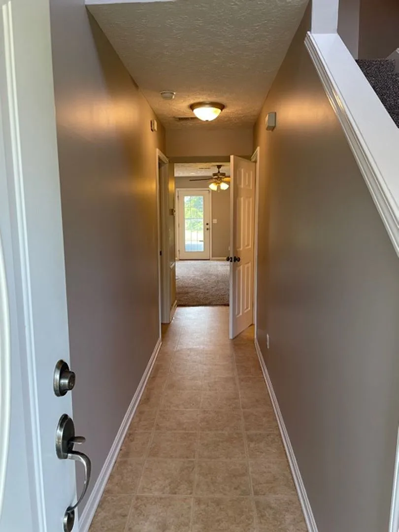 Building Photo - 148 Twin Lakes Dr